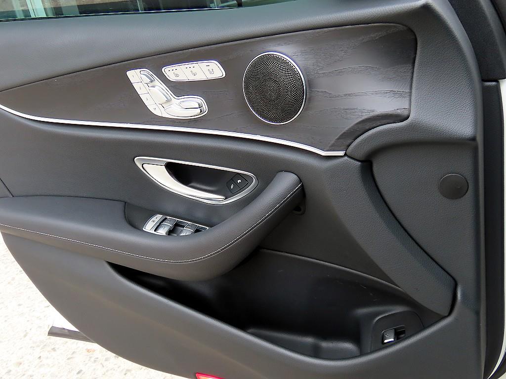 Mercedes Benz E class - Vista 12