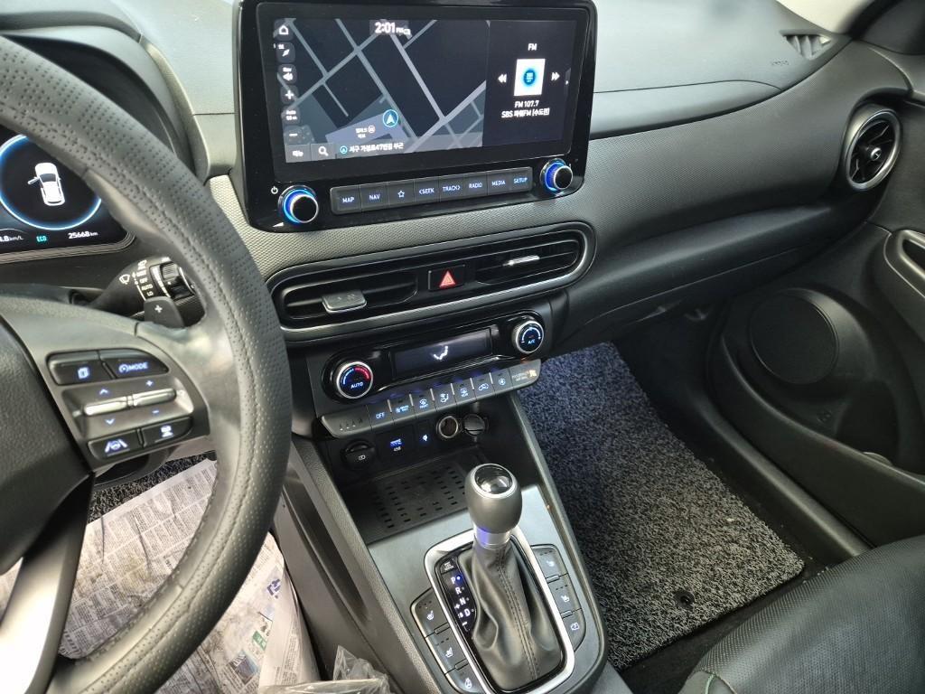 HYUNDAI Kona - Vista 10