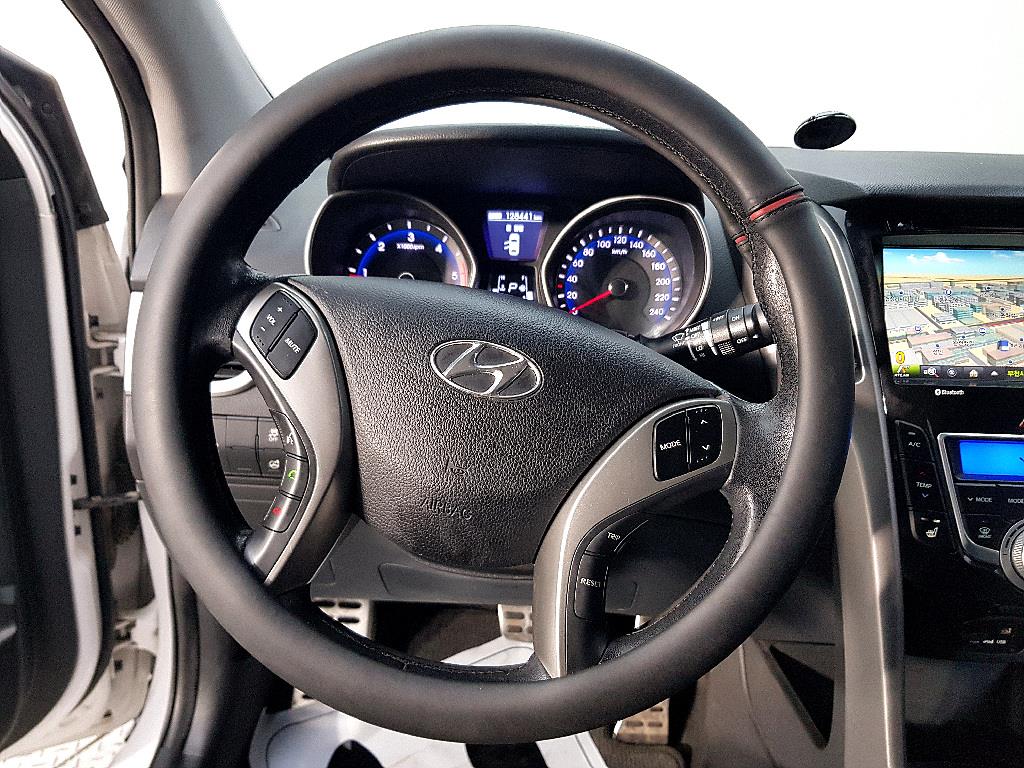 HYUNDAI i30 2012 Blanco - Importación desde Corea - HF Imports Iquique - Foto 13