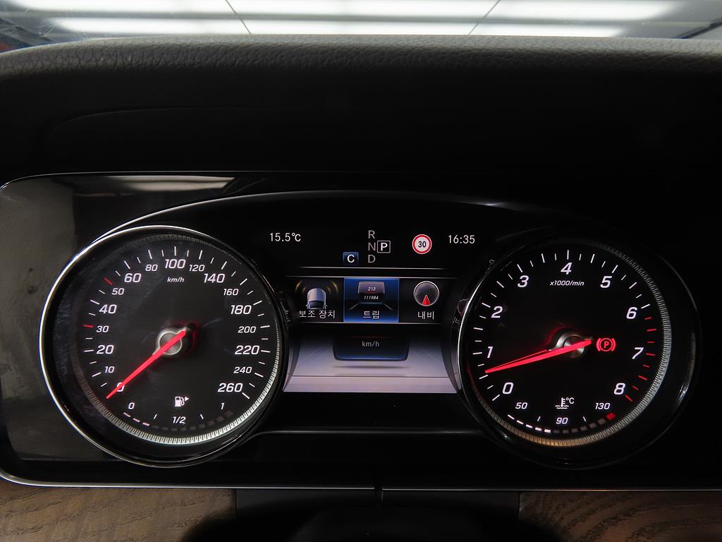 Mercedes Benz E class - Vista 9