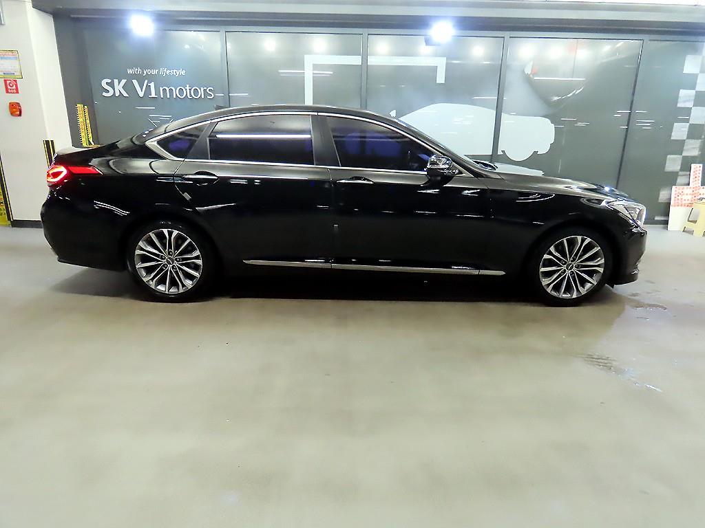 HYUNDAI Genesis - Vista 3