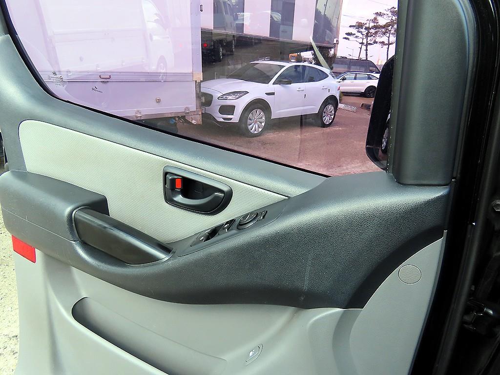 HYUNDAI Starex - Vista 12