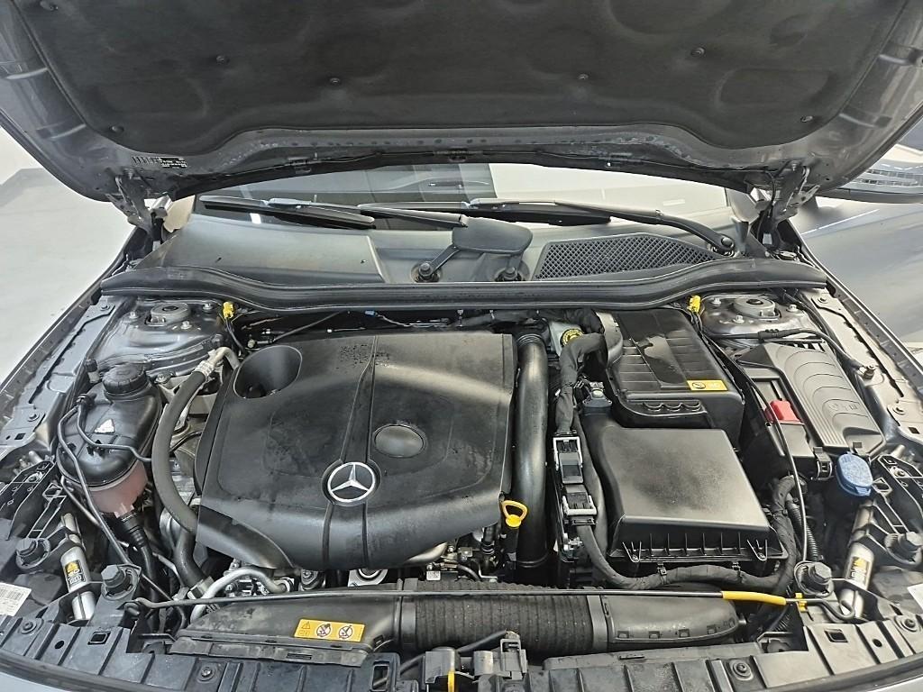 Mercedes Benz GLA Class - Vista 5