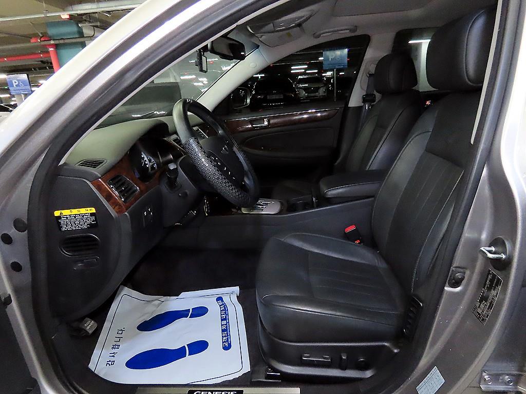 HYUNDAI Genesis - Vista 6