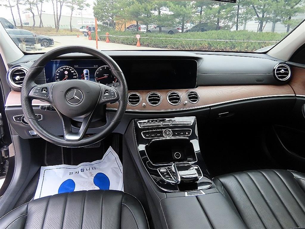 Mercedes Benz E class - Vista 7