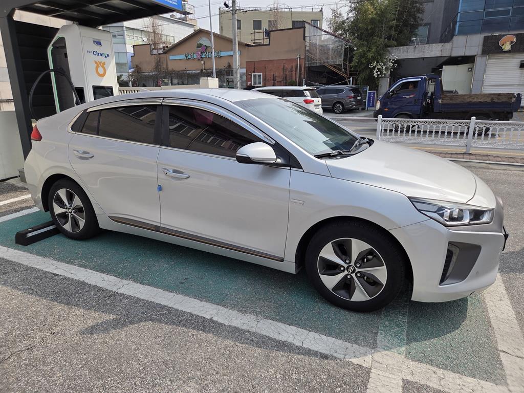HYUNDAI Ioniq - Vista 3