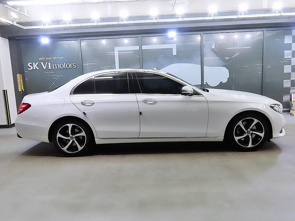 Mercedes Benz E class - Vista 3