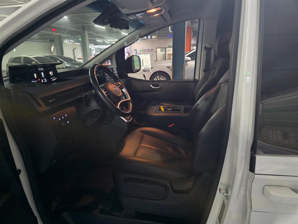 HYUNDAI Staria - Vista 9