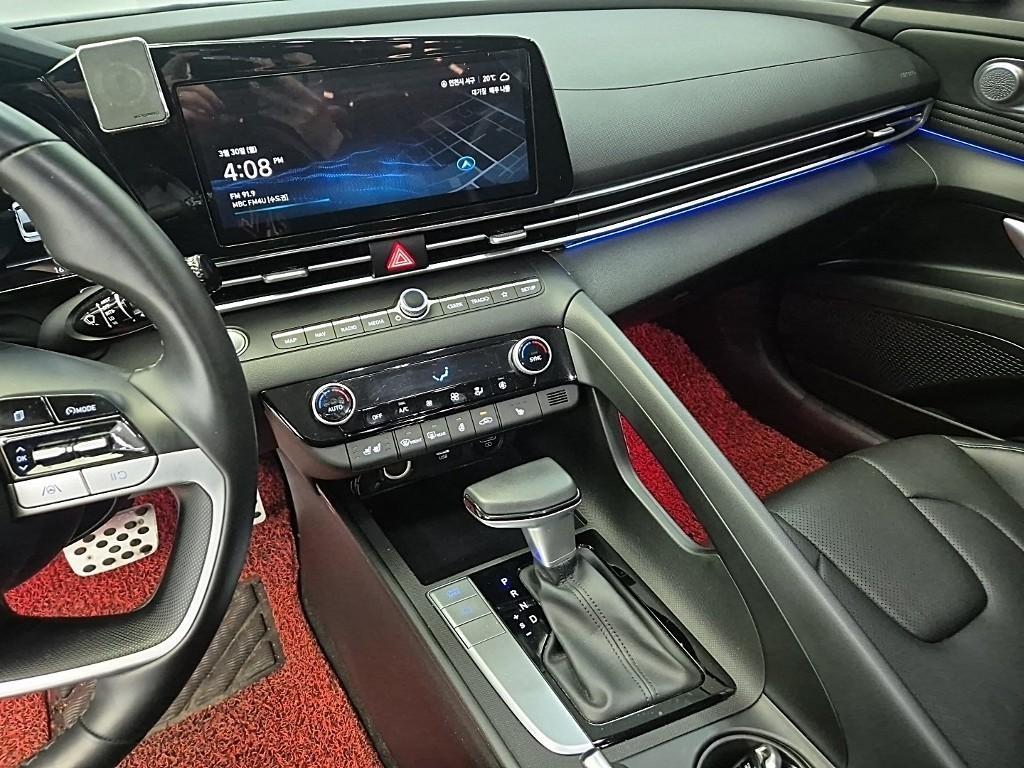 HYUNDAI Avante - Vista 10