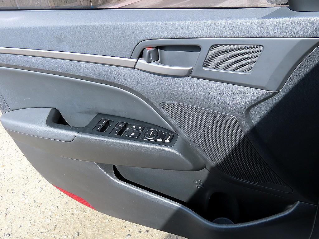 HYUNDAI Avante - Vista 11