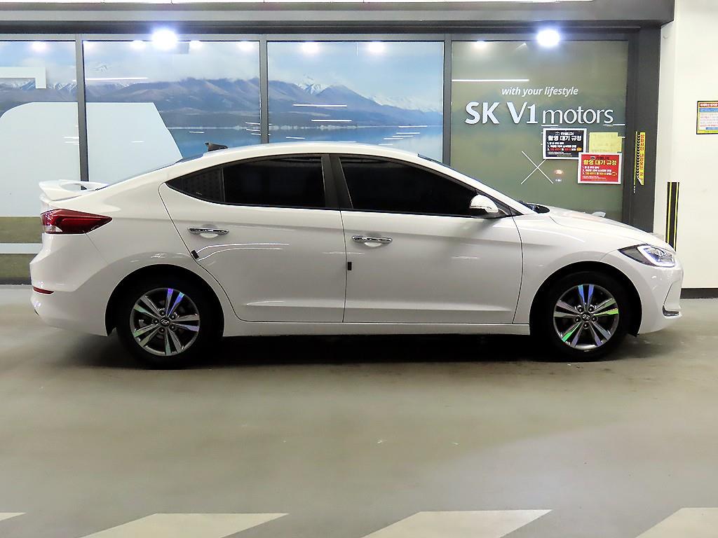 HYUNDAI Avante - Vista 3