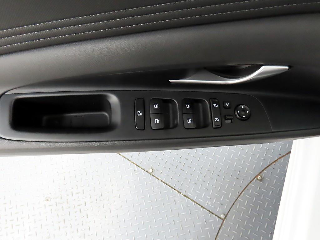 HYUNDAI Avante - Vista 11