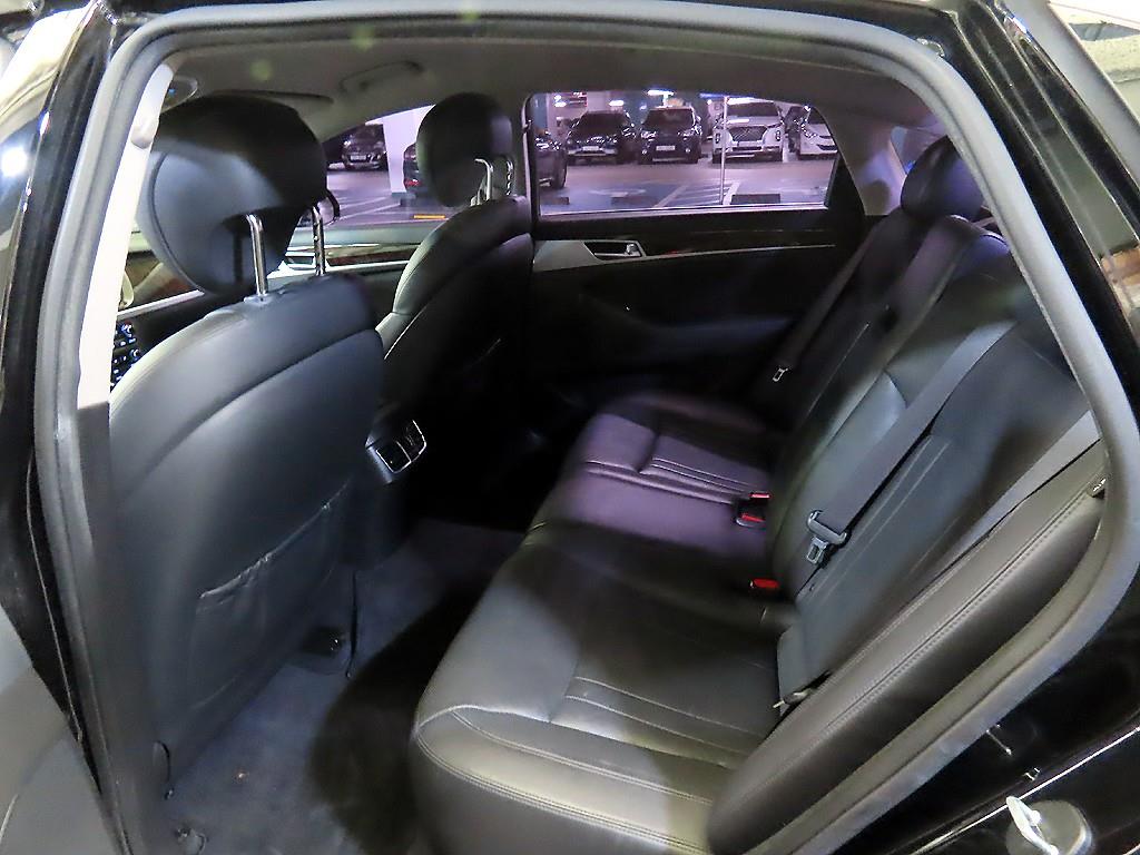 HYUNDAI Genesis - Vista 7