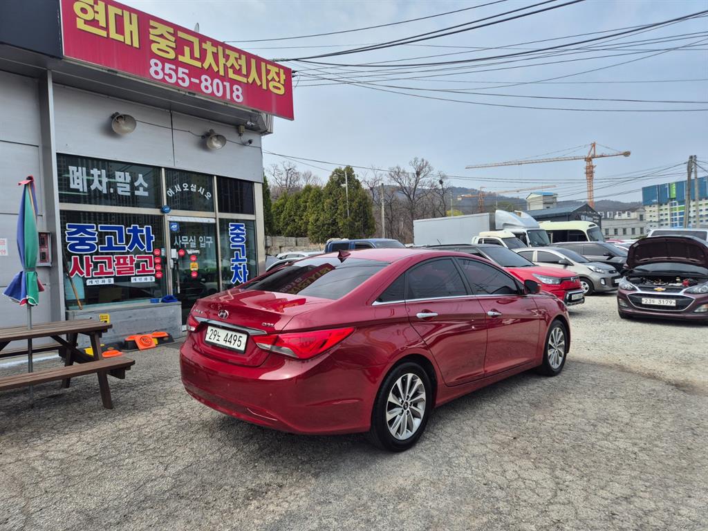 HYUNDAI Sonata - Vista 4