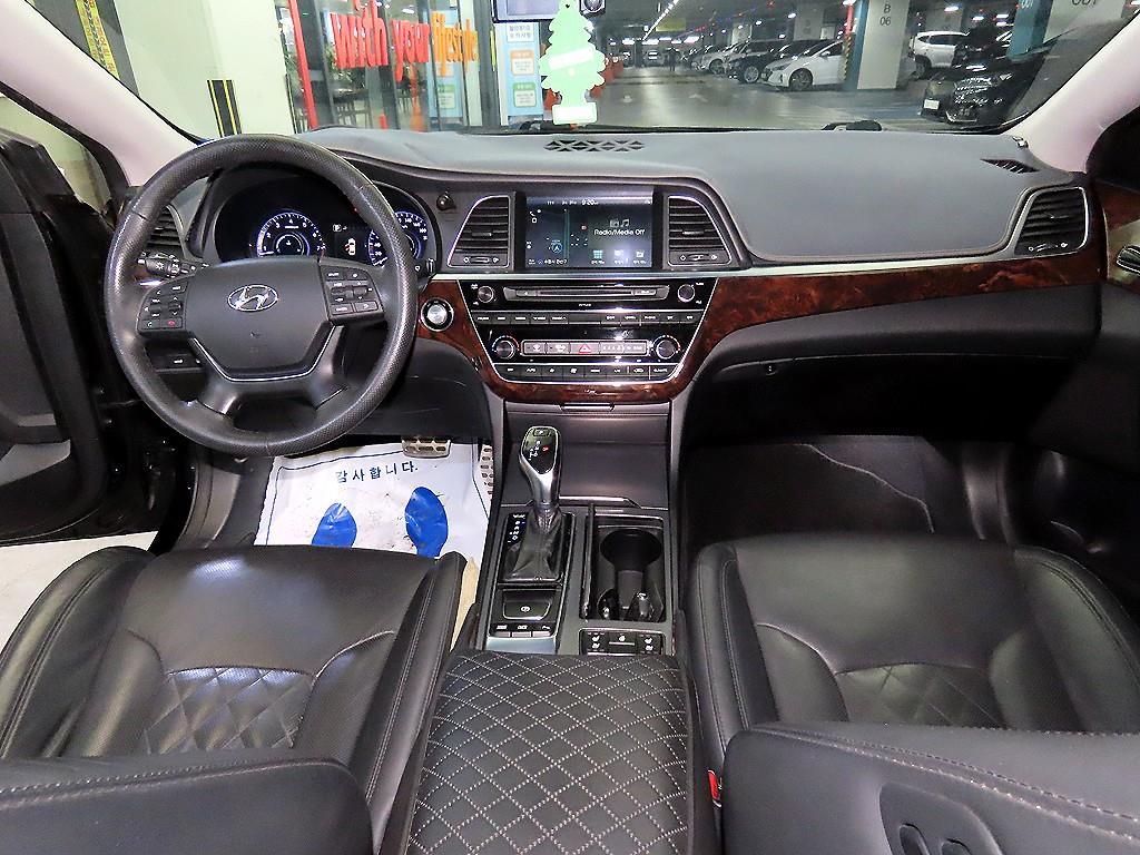 HYUNDAI Aslan - Vista 10