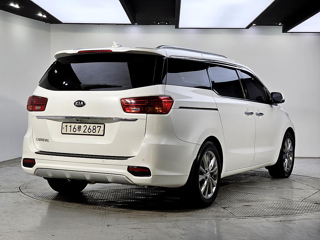 KIA Carnival - Vista 4
