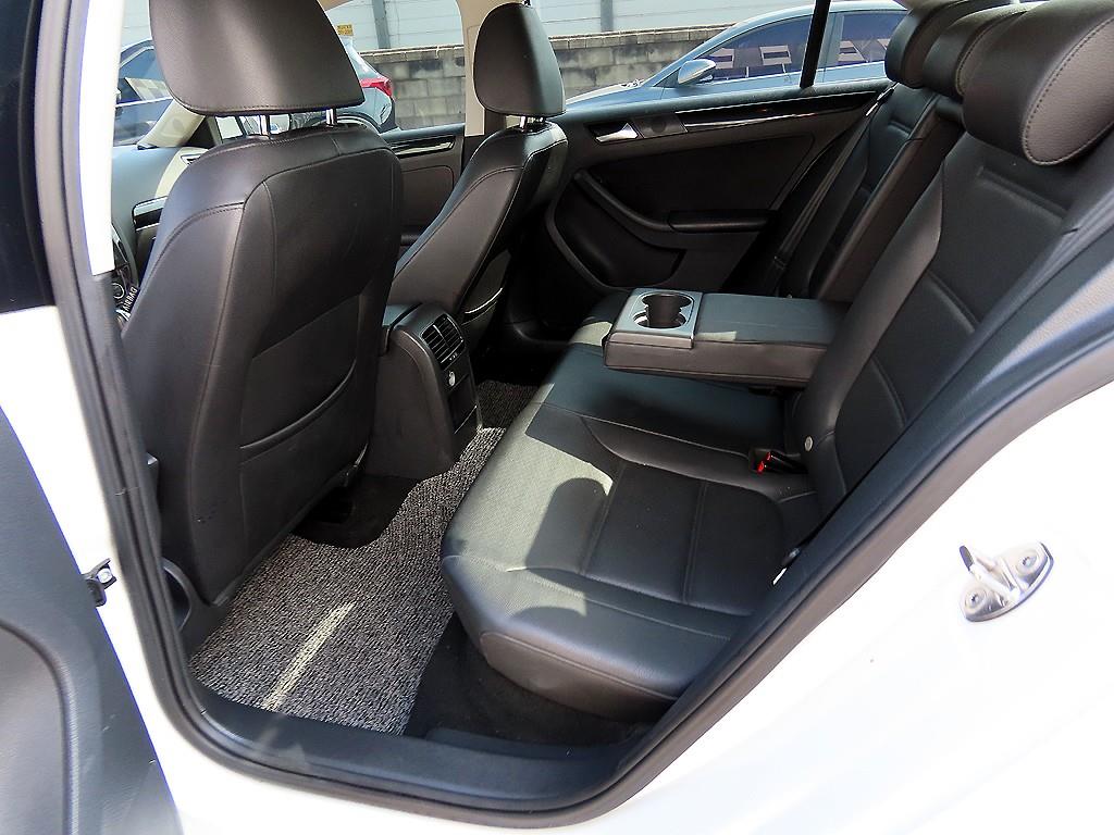 Volkswagen Jetta - Vista 6