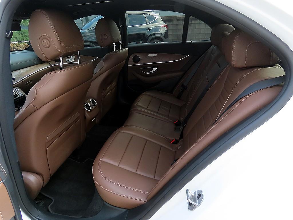 Mercedes Benz E class - Vista 6