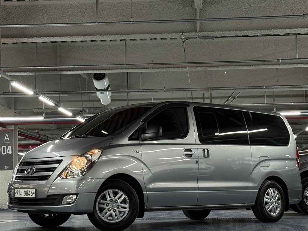 HYUNDAI Starex 2018 Gris - Importación desde Corea - HF Imports Iquique - Foto 1