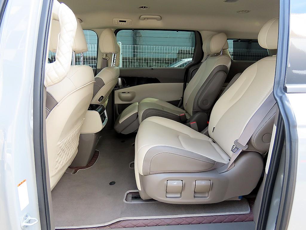 KIA Carnival - Vista 6