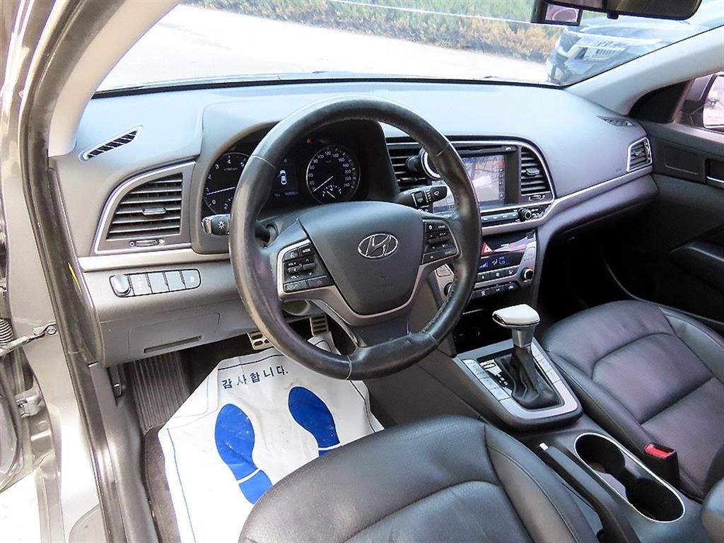 HYUNDAI Avante - Vista 7