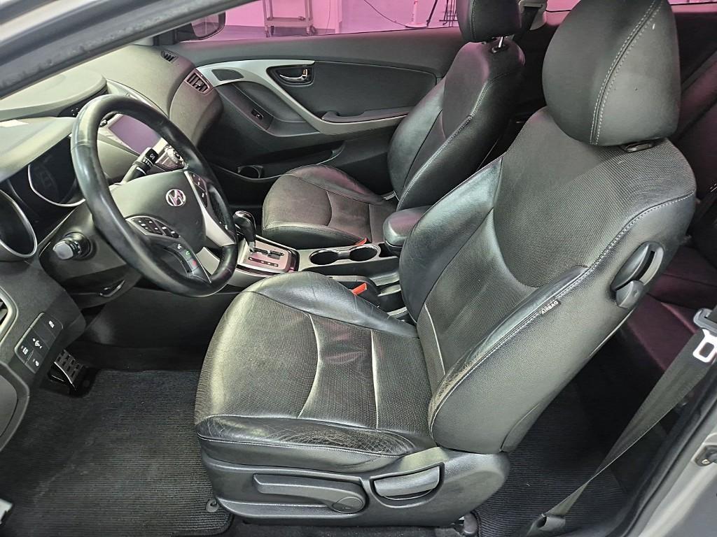 HYUNDAI Avante - Vista 11