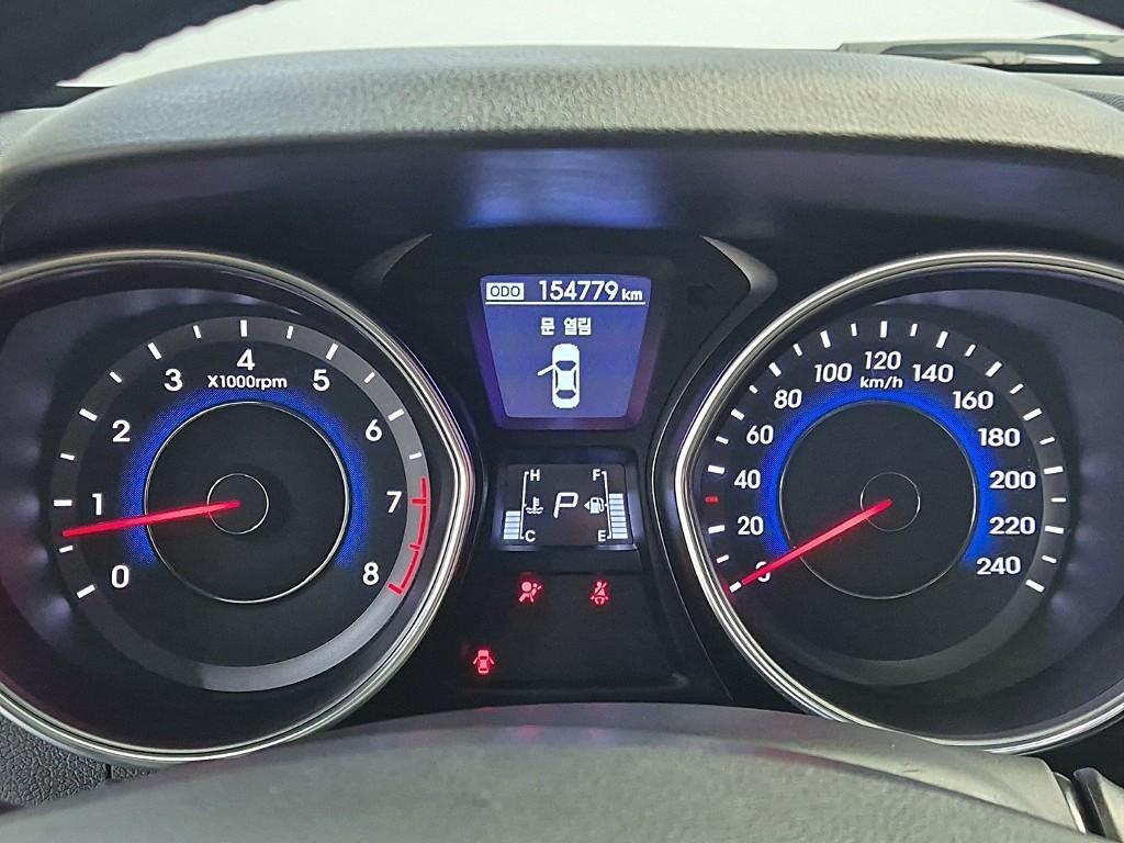 HYUNDAI Avante - Vista 6