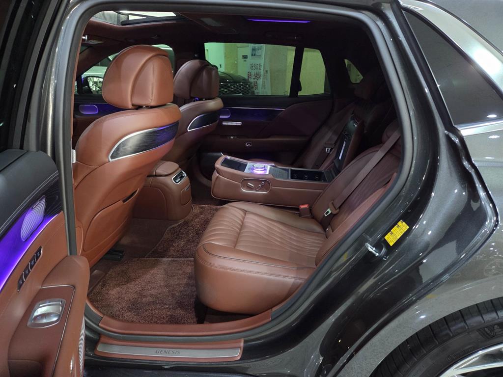 Genesis G90 - Vista 7