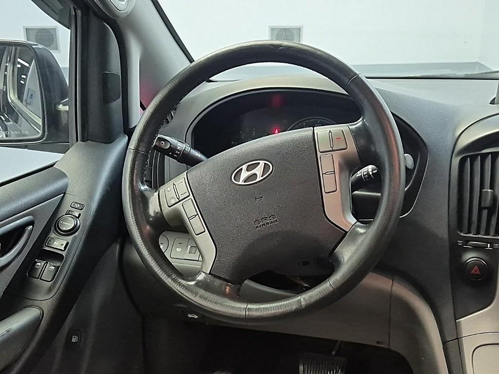 HYUNDAI Starex - Vista 6