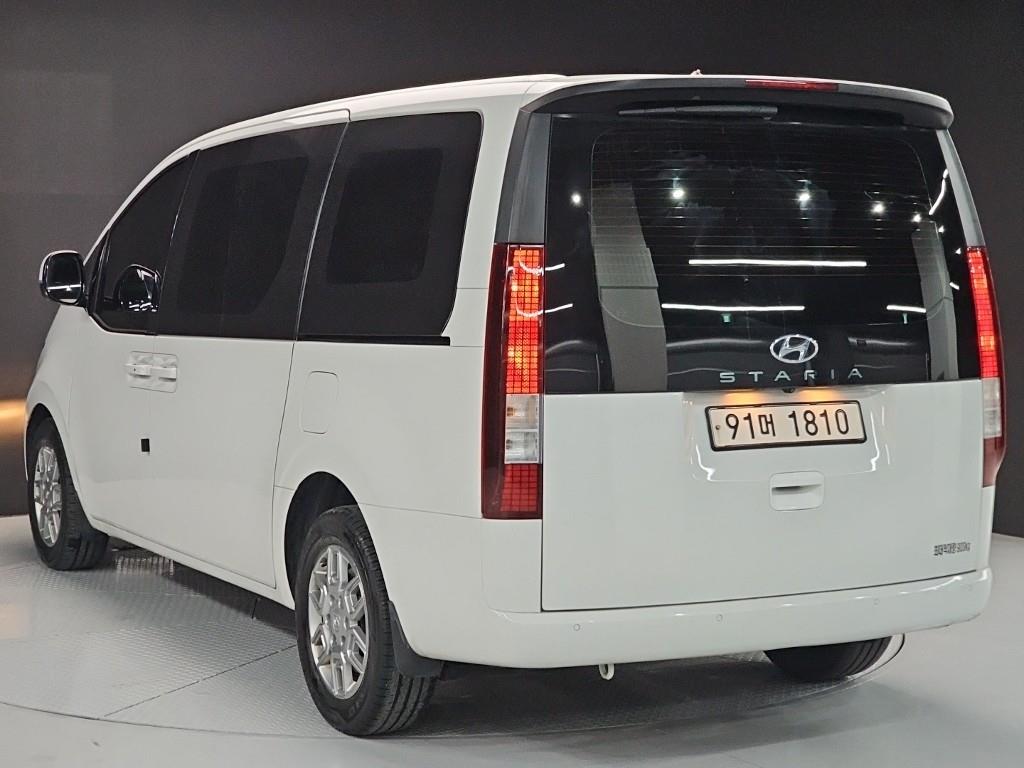 HYUNDAI Staria - Vista 4