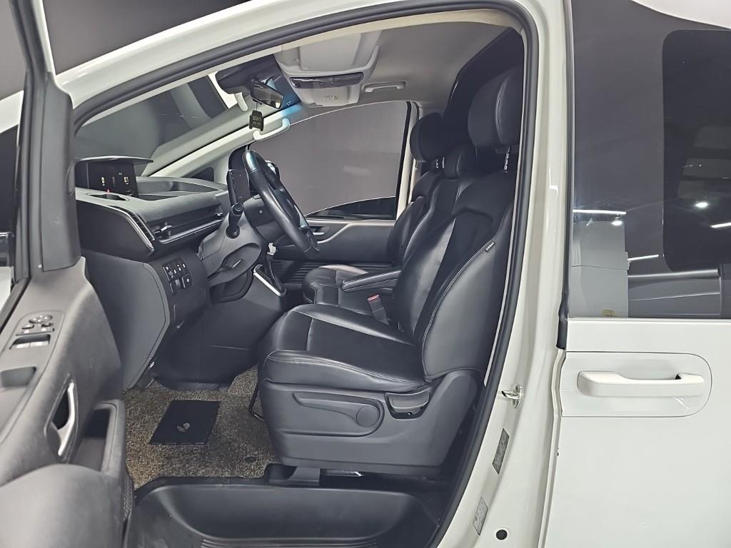 HYUNDAI Staria - Vista 8