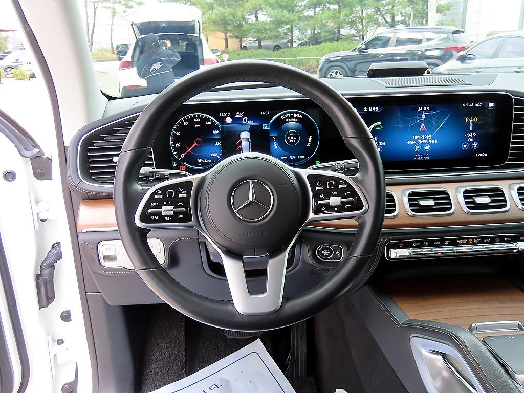 Mercedes Benz GLE Class - Vista 8