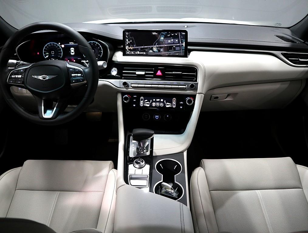 Genesis G70 - Vista 5