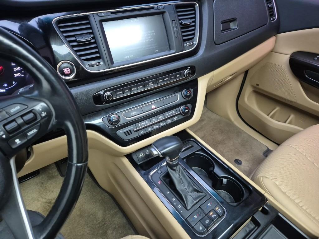 KIA Carnival - Vista 9