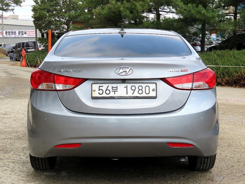 HYUNDAI Avante - Vista 4