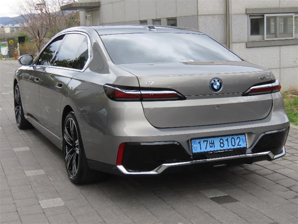 BMW i7 - Vista 7