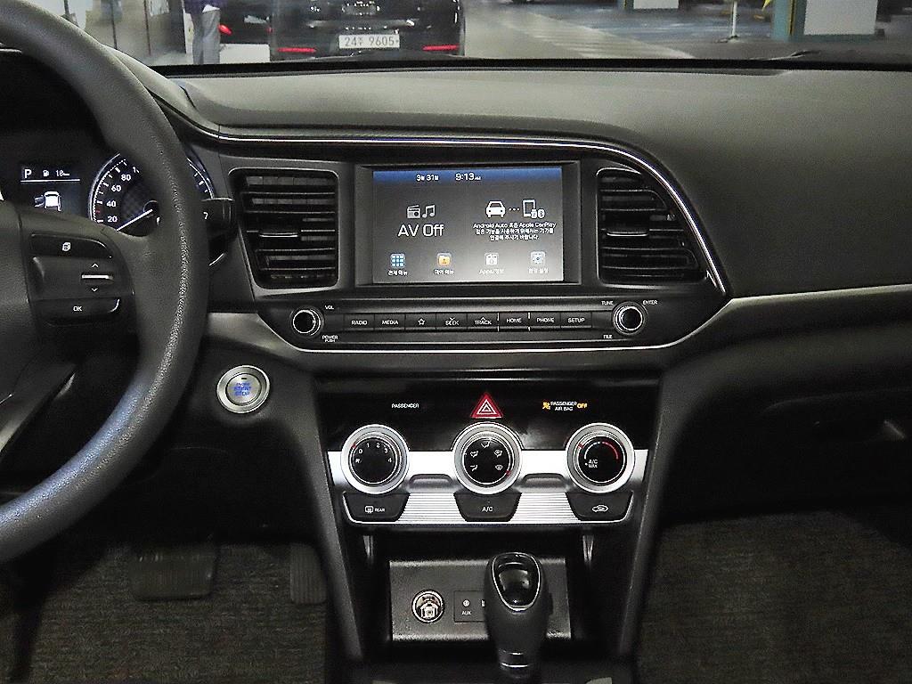 HYUNDAI Avante - Vista 11