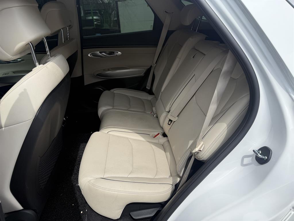 Genesis GV70 - Vista 7