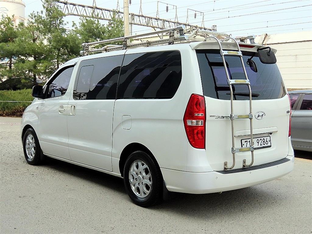 HYUNDAI Starex - Vista 3