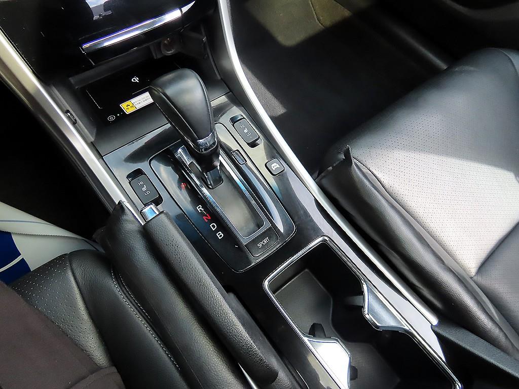 Honda Accord - Vista 10