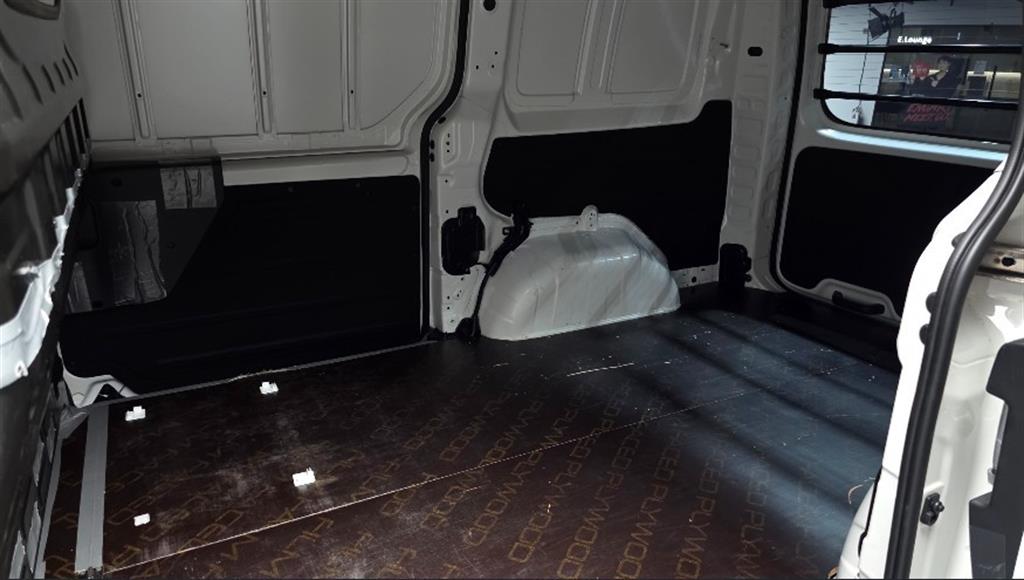 HYUNDAI Staria - Vista 11