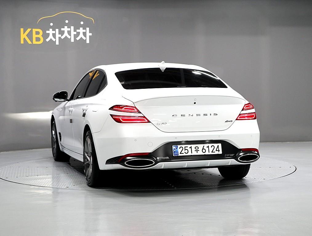 Genesis G70 - Vista 4