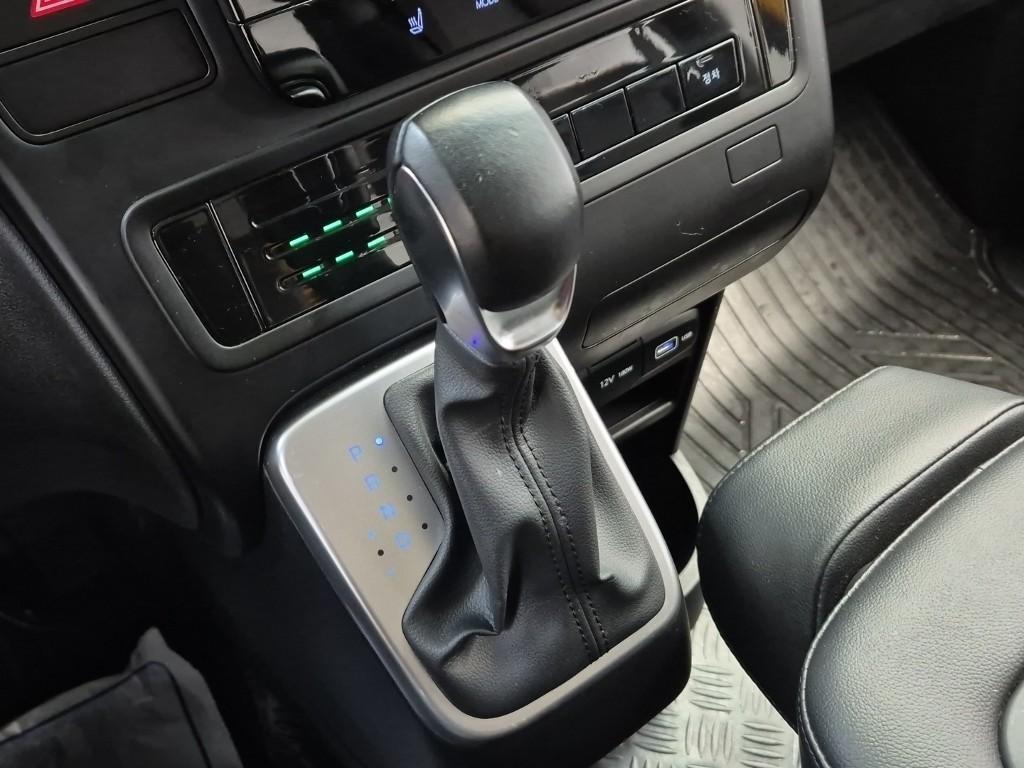 HYUNDAI Staria - Vista 8