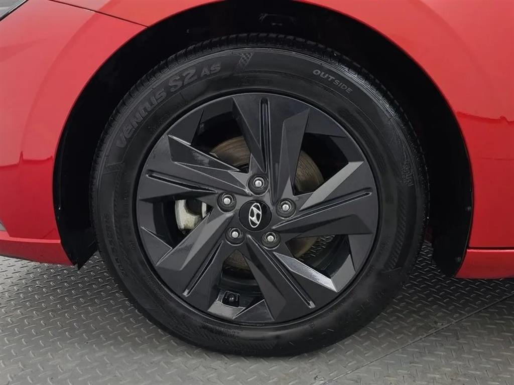 HYUNDAI Avante - Vista 5