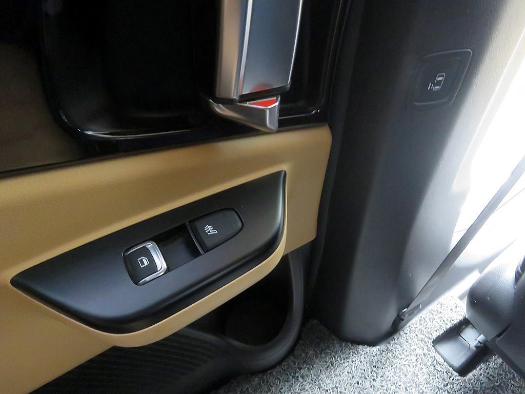 KIA Carnival - Vista 10