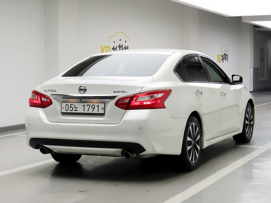 Nissan Altima - Vista 4