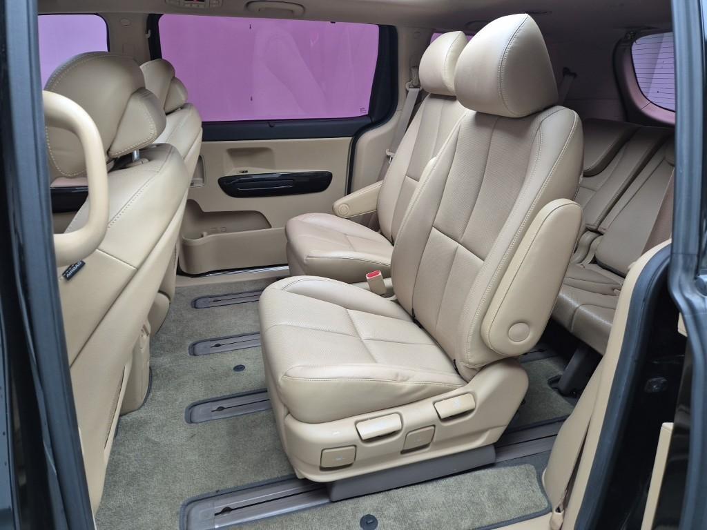 KIA Carnival - Vista 11