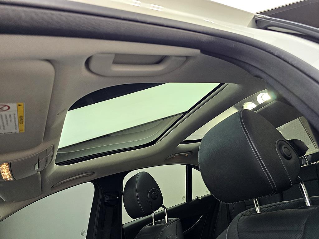 Mercedes Benz E class - Vista 12