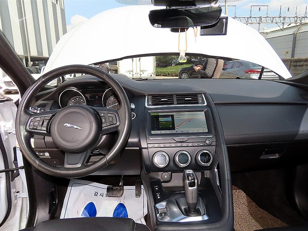 Jaguar E-PACE - Vista 7