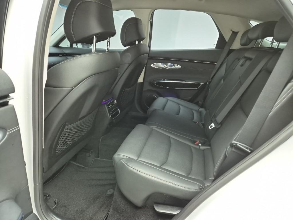 Genesis GV70 - Vista 6